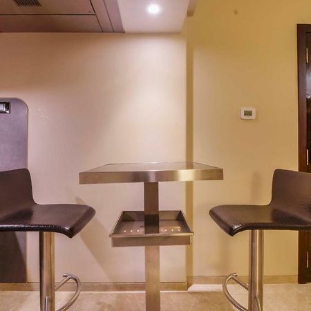 Sai Palace Grand, Malad ムンバイ エクステリア 写真