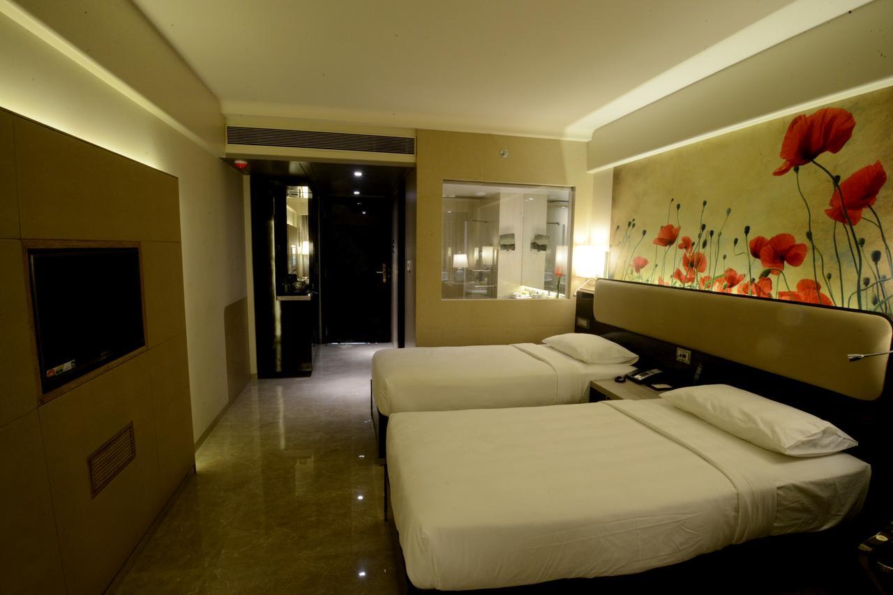 Sai Palace Grand, Malad ムンバイ エクステリア 写真