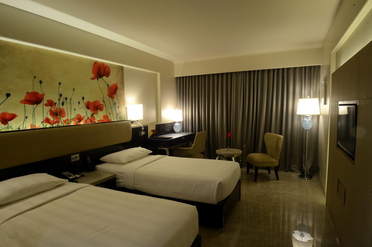 Sai Palace Grand, Malad ムンバイ エクステリア 写真