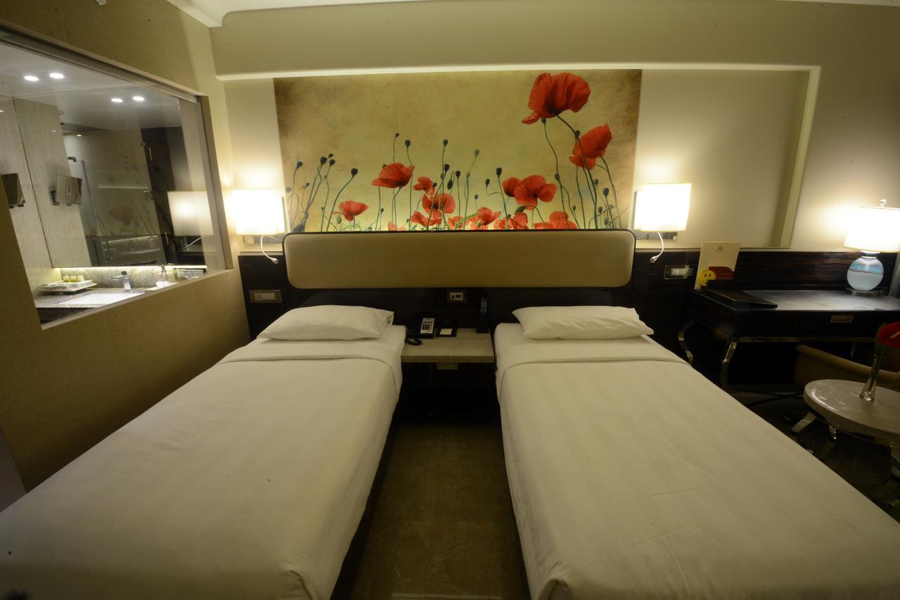 Sai Palace Grand, Malad ムンバイ エクステリア 写真