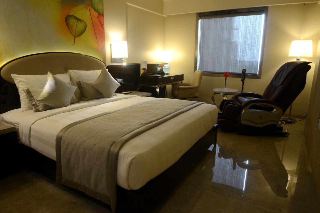 Sai Palace Grand, Malad ムンバイ エクステリア 写真