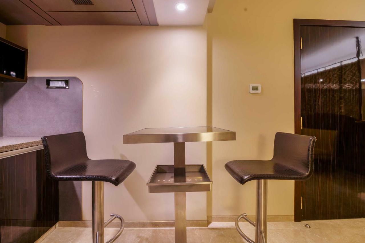 Sai Palace Grand, Malad ムンバイ エクステリア 写真