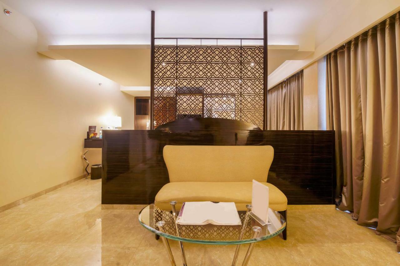 Sai Palace Grand, Malad ムンバイ エクステリア 写真