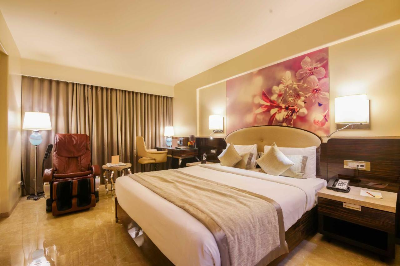 Sai Palace Grand, Malad ムンバイ エクステリア 写真