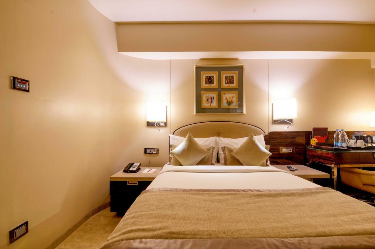 Sai Palace Grand, Malad ムンバイ エクステリア 写真