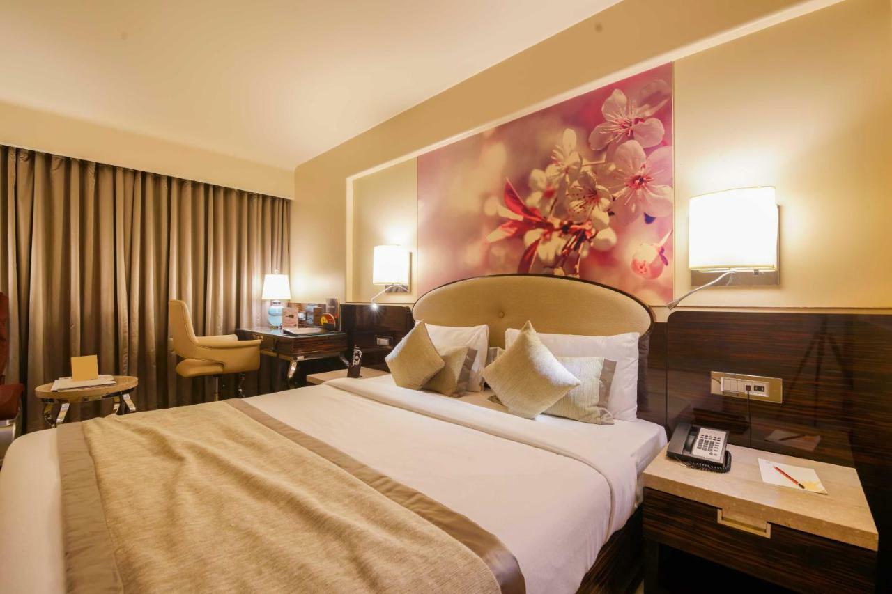 Sai Palace Grand, Malad ムンバイ エクステリア 写真