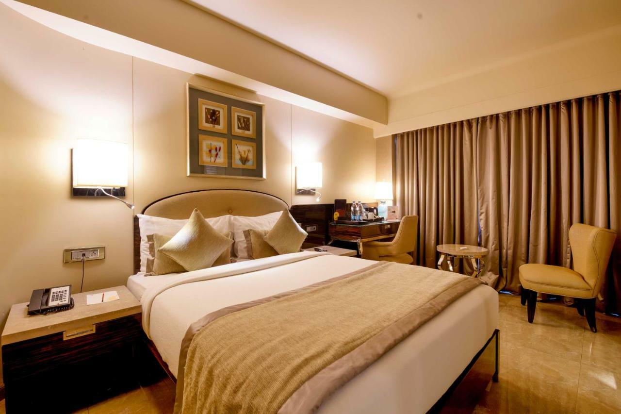 Sai Palace Grand, Malad ムンバイ エクステリア 写真